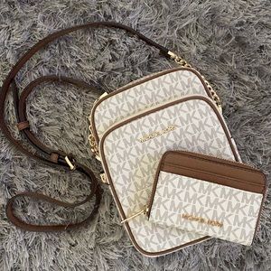 MICHAEL KORS CROSSBODY SET